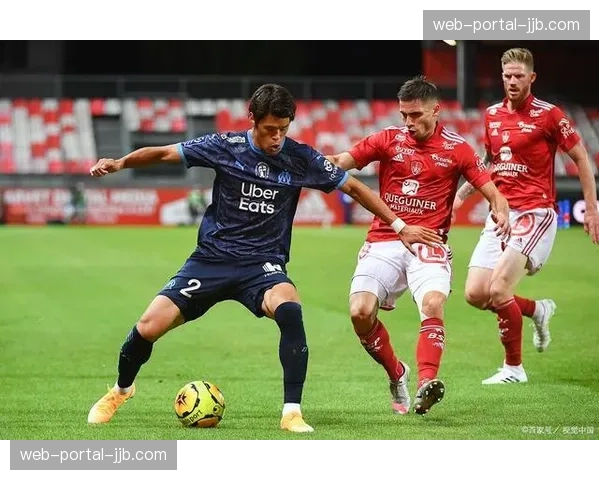 巴黎郊区业余联赛教练员研讨会，主题为“如何借鉴职业联赛的低位防守组织”